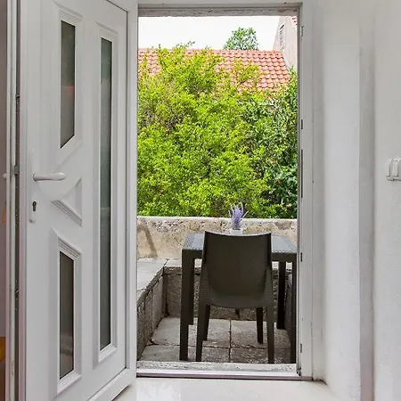 Vakantiehuis Holiday House Lapis