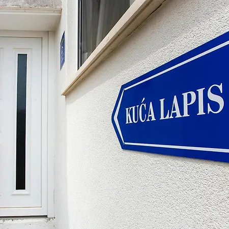Vakantiehuis Holiday House Lapis *