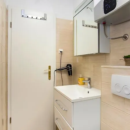 Vakantiehuis Holiday House Lapis