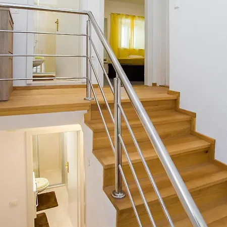 Vakantiehuis Holiday House Lapis