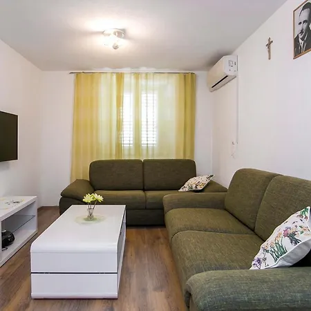 Vakantiehuis Holiday House Lapis *