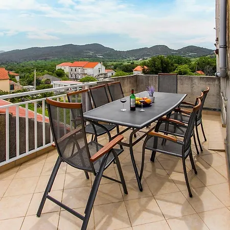 Vakantiehuis Holiday House Lapis *