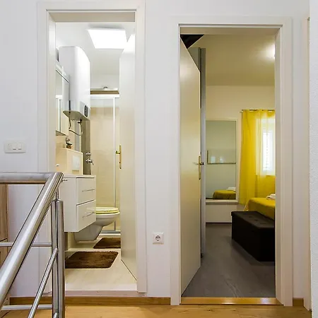 Vakantiehuis Holiday House Lapis *
